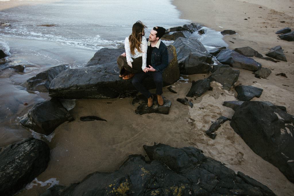 bretagne-mer-rochers-couple